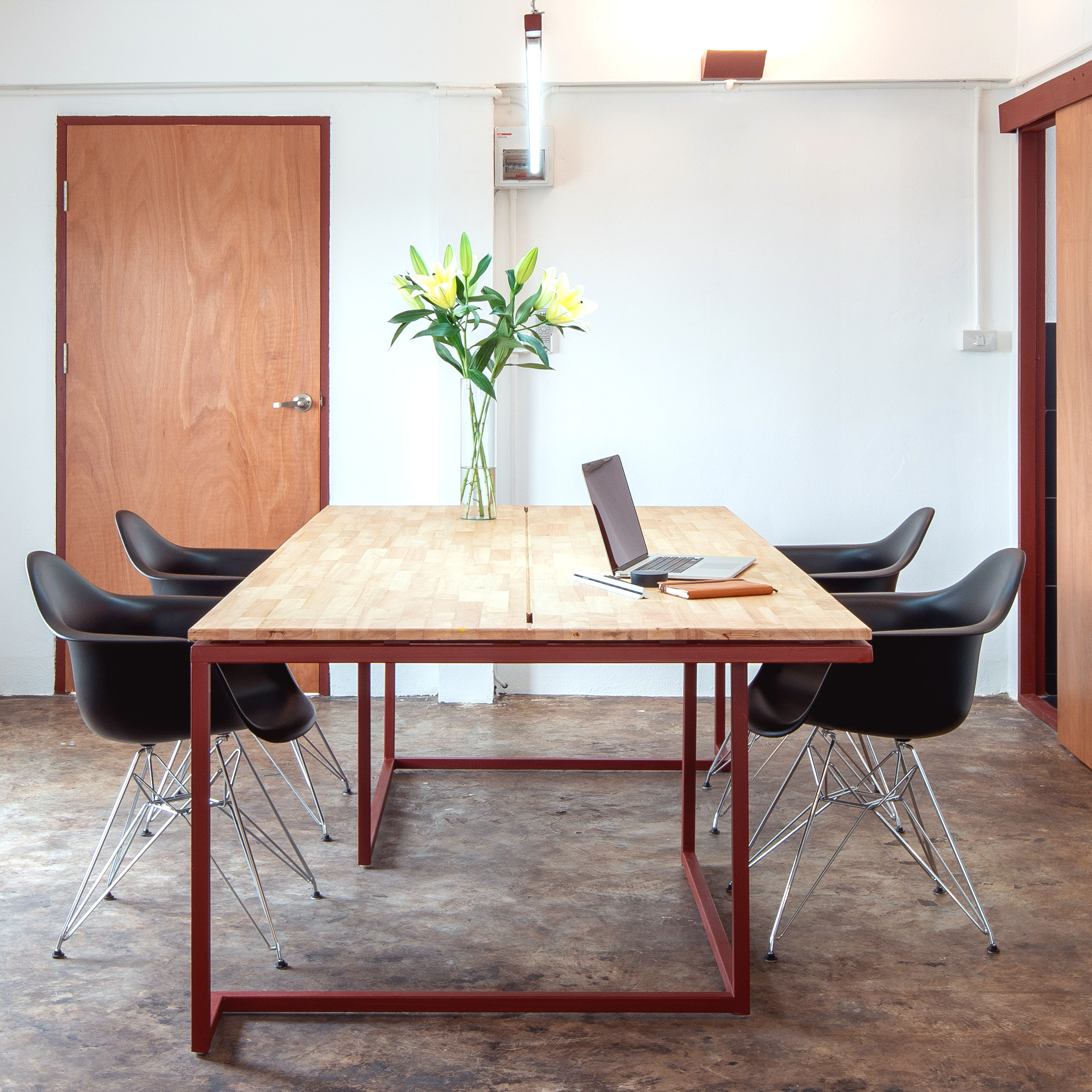 Zlegs meeting table-low